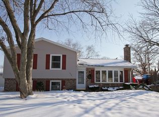 2021 Rolling Ridge Ln, Lindenhurst, IL 60046