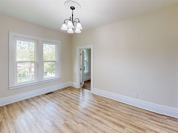 2nd image of 1009 Kemper St