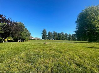 6 Castle Pointe Dr, Belleville, IL 62223