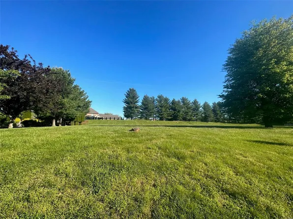6 Castle Pointe Dr, Belleville, IL 62223