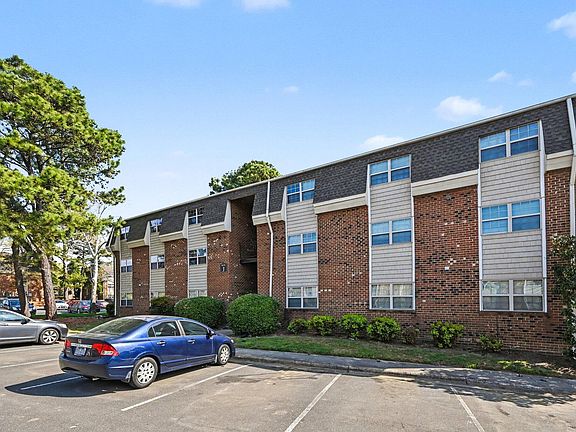 2nd image of 501 Jones Ferry Rd APT J9