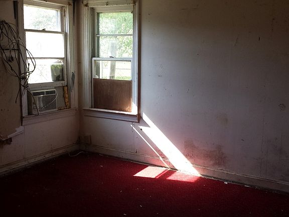 5th image of 1312 Willow Dr