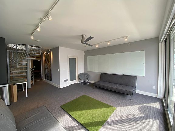 5th image of 188 King St Unit 608