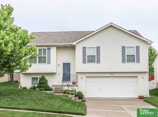 8754 Quest St, Omaha, NE 68122