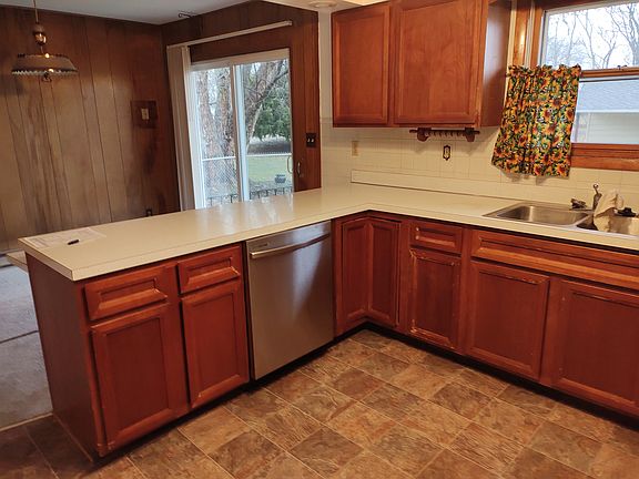 New dishwasher & vinyl floor