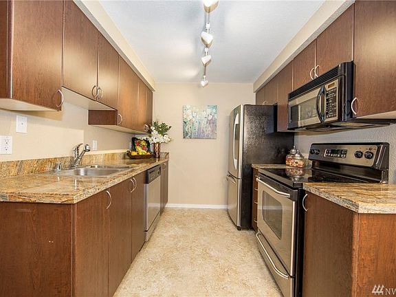 5th image of 224 9th St APT G304