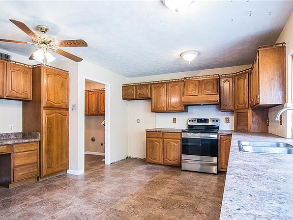 5th image of 2625 Lake Park Dr