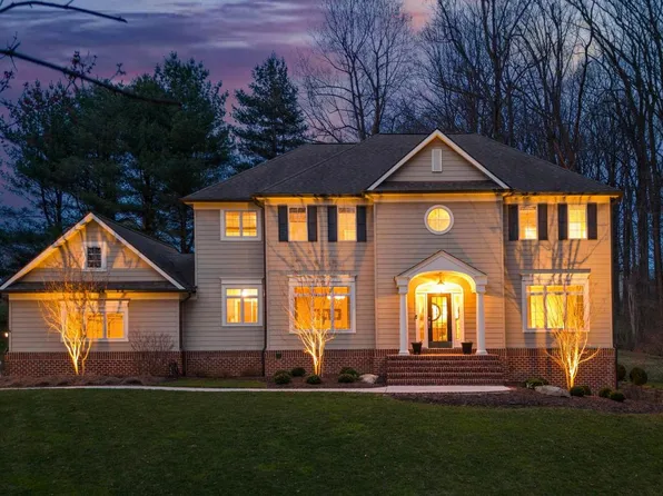 11 Hillsyde Ct, Cockeysville, MD 21030