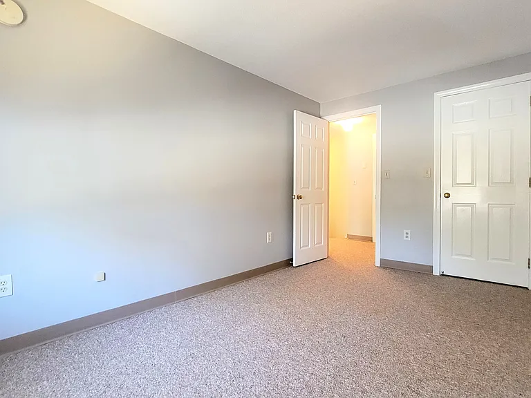 12 Block Ave #52 — Photo 10