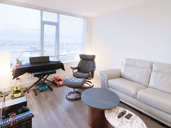 3rd image of 5233 Gilbert Rd #1606