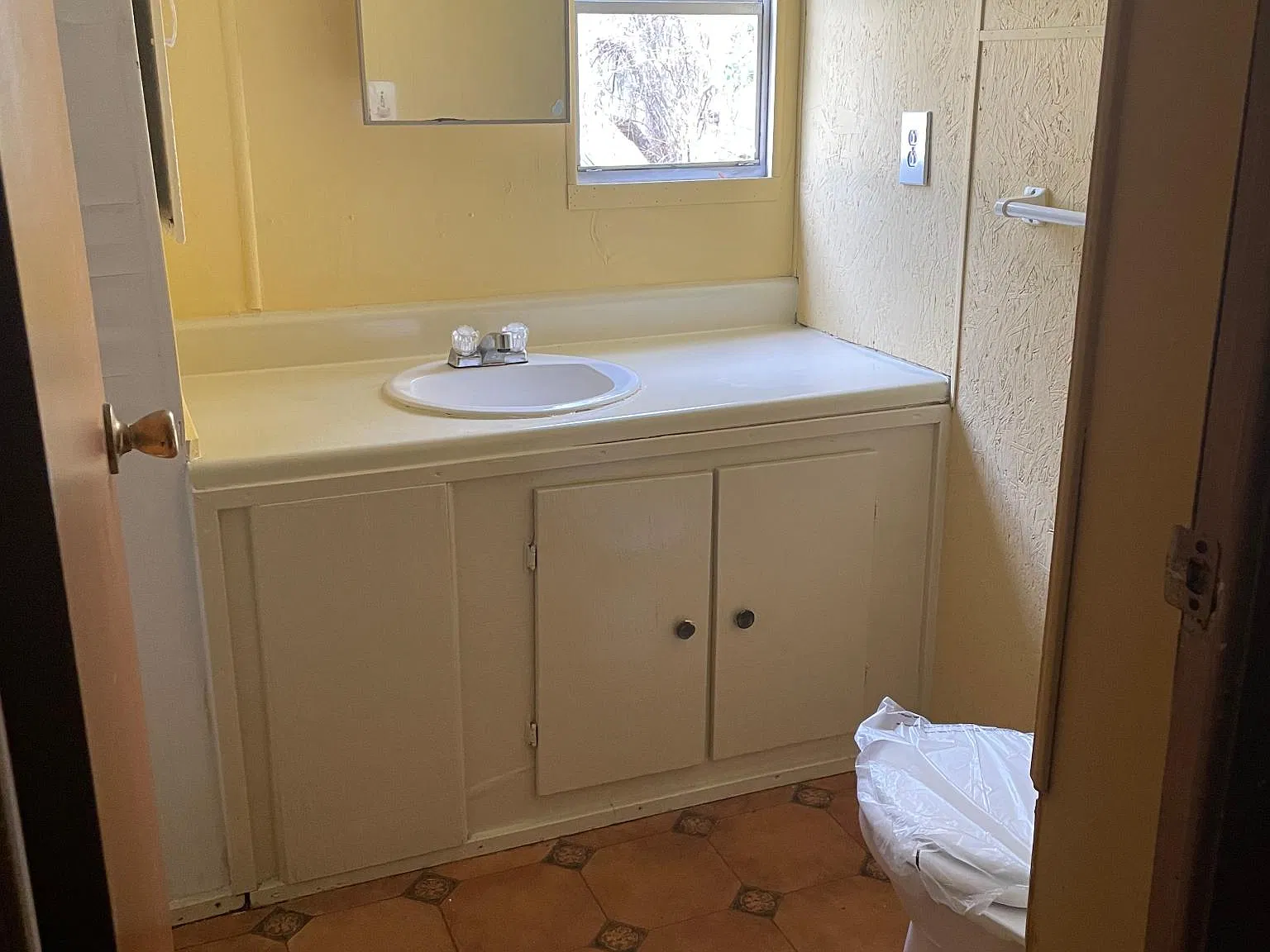 3 bed, $1,000 — Photo 3
