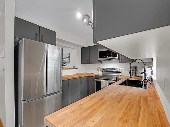 3rd image of 1400 Park St #21