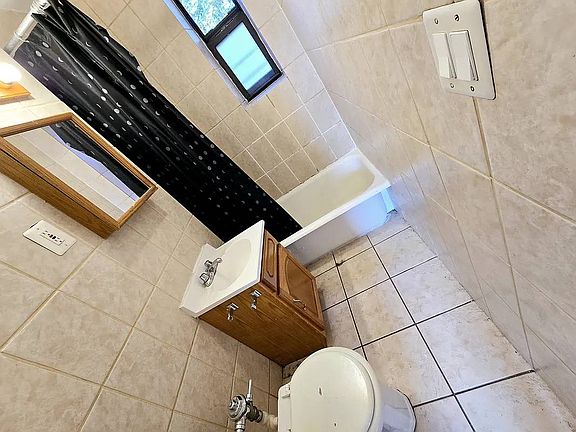 4th image of 725 4th Ave APT S4
