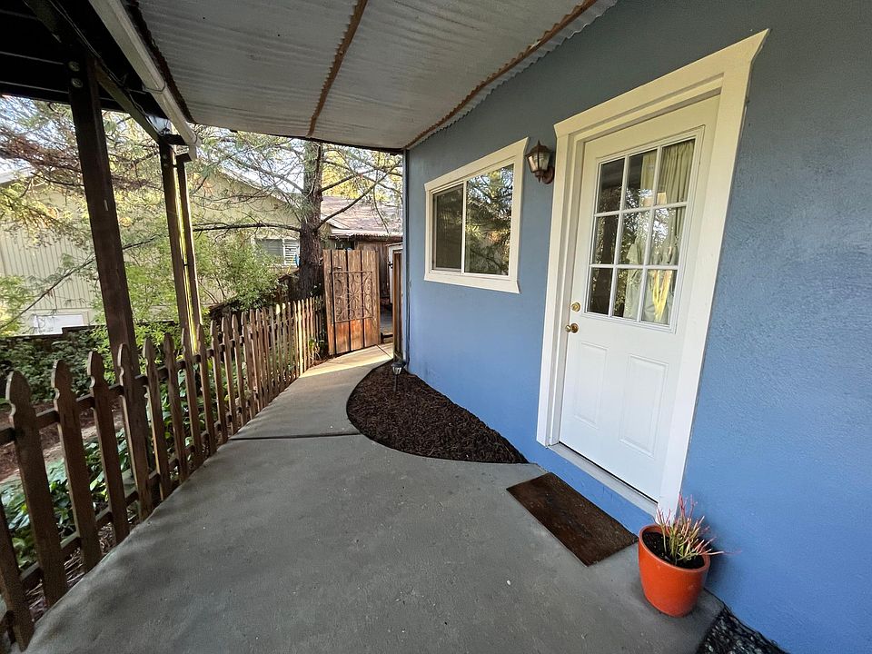 1st image of 804 Pinecone Dr