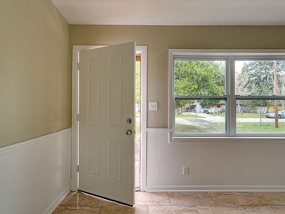 4th image of 334 Linden Ln