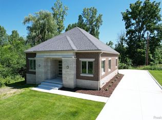 6469 Nadine Ln, West Bloomfield, MI 48322