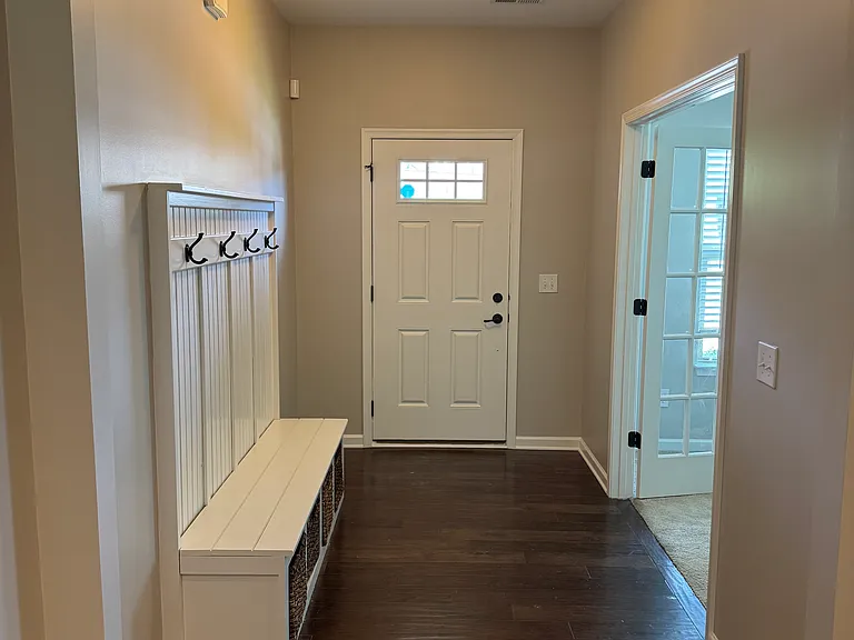 625 Stonebridge Ln — Photo 2