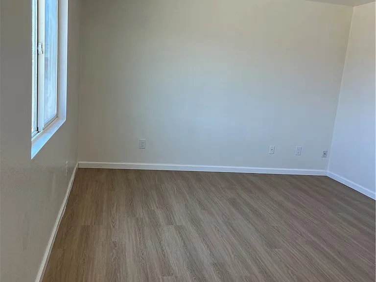 14914 Binford Ave — Photo 32
