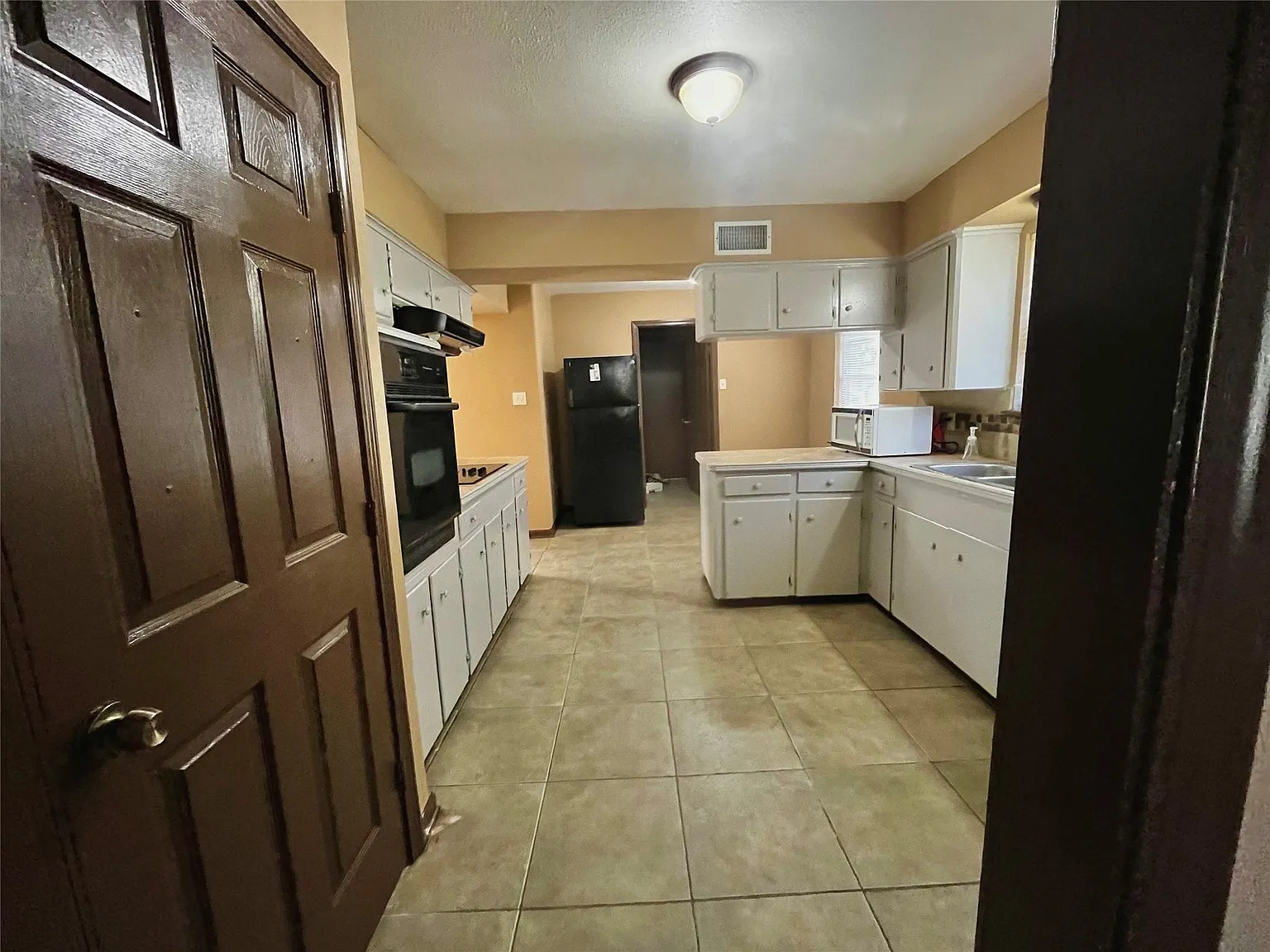 3 bed, 2.0 bath, 1841 sqft, $1,650 — Photo 3