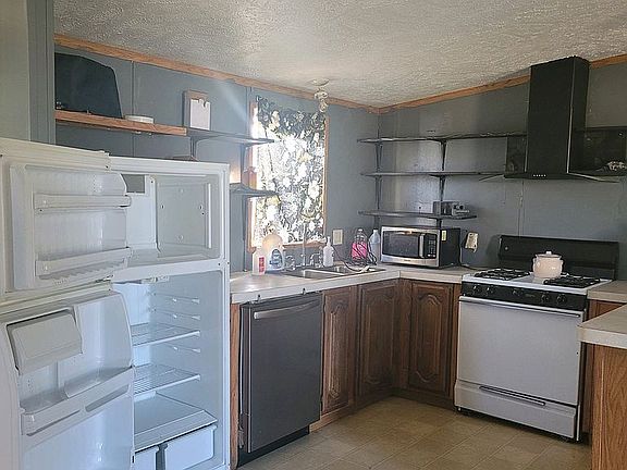 2nd image of 576 Cypress Dr