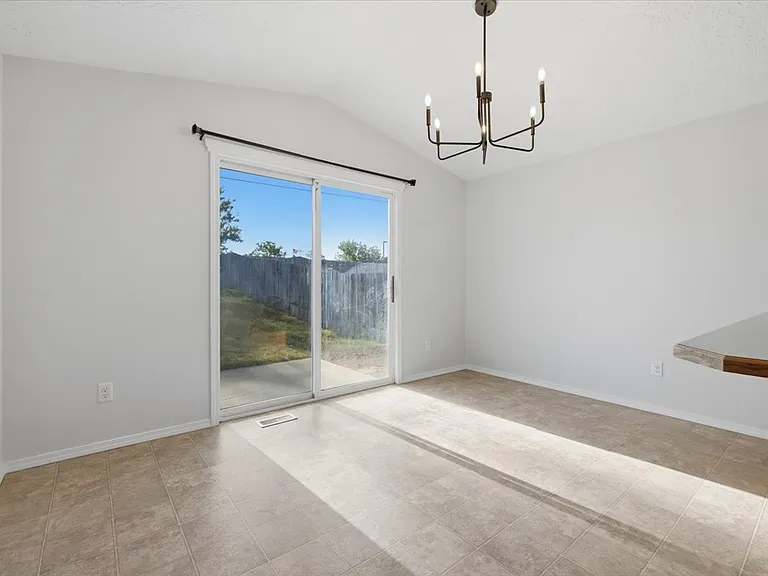 1020 Aspen Grove St — Photo 8