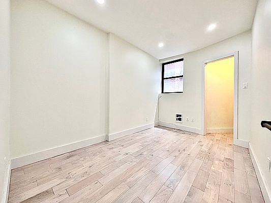 4th image of 2102 Regent Pl #2W