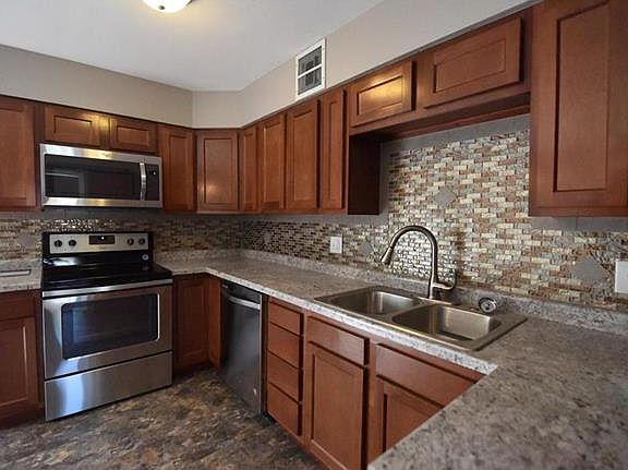 4th image of 42 Stacy Dr