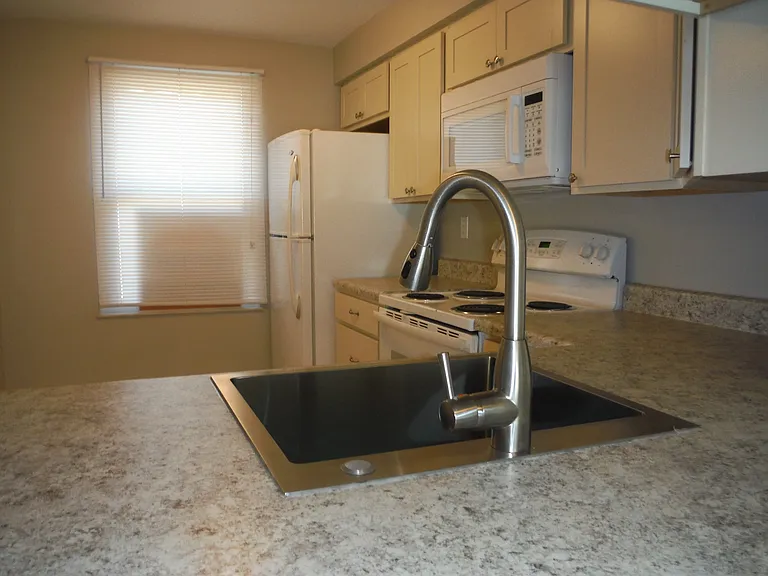 9616 Vinca Cir #A — Photo 3