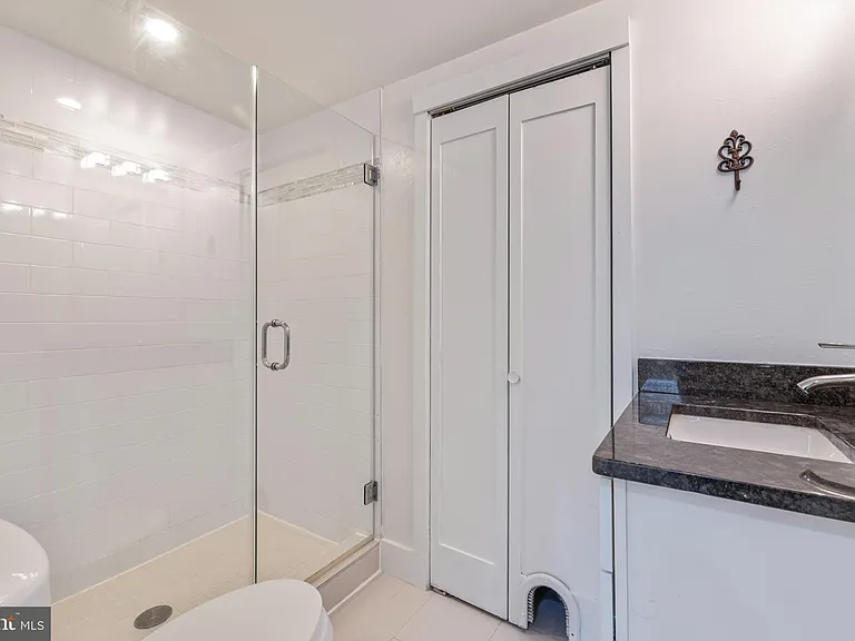 1514 Newton St NW #B2 — Photo 12