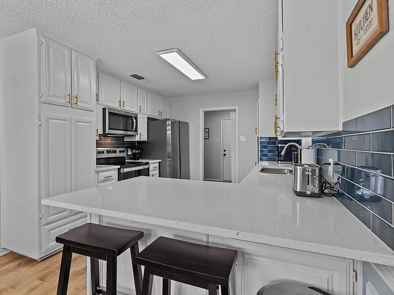 7628 Hunt Dr — Photo 10