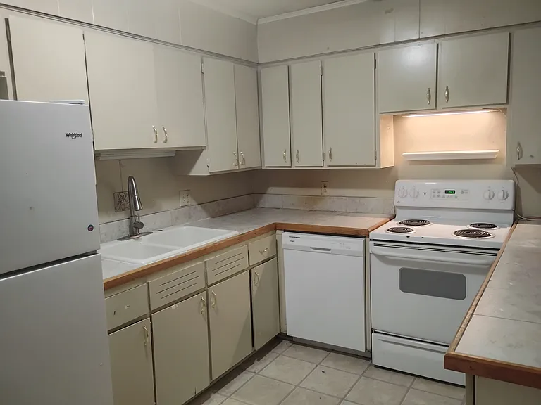Garden Lake Dr — Photo 5