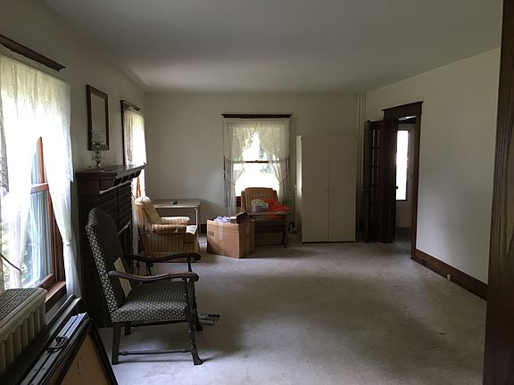 Living Room (west view)