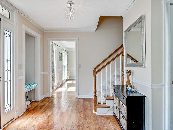 4th image of 4106 Tanbark Dr NE