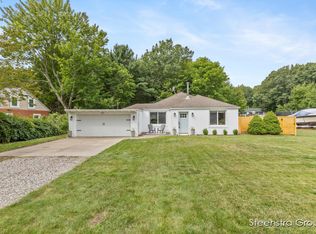 15111 Lakeshore Dr, Grand Haven, MI 49417