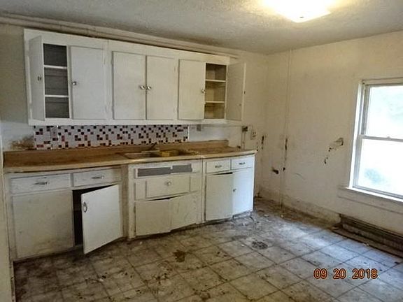 3rd image of 179 Wells St #181
