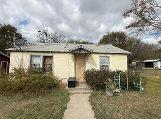642 E Lumpkin St, Meridian, TX 76665