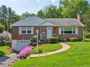 31 Huron Dr, West Hartford, CT 06117