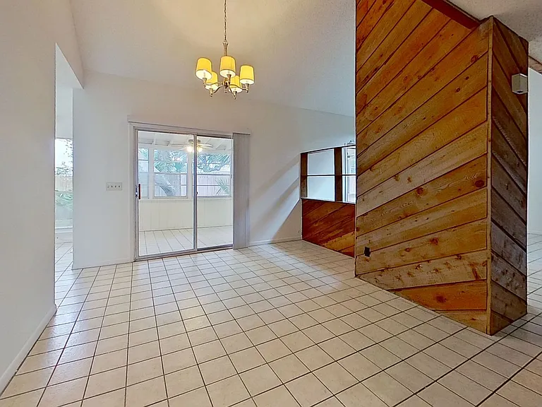 1615 Seminole Rd — Photo 6