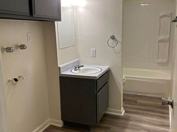 3rd image of 2931 17th Ave #203