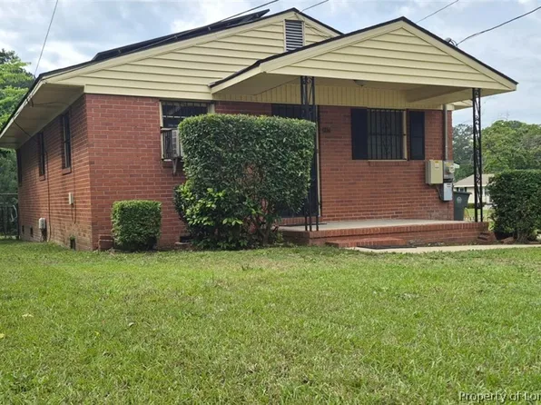 909 Rochester Dr, Fayetteville, NC 28305