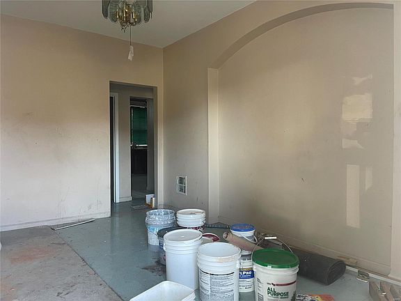 2nd image of 3927 Gravois Ave