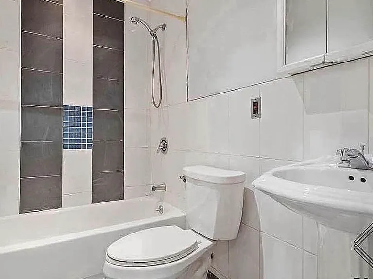 913 Saint Johns Pl #2H — Photo 5