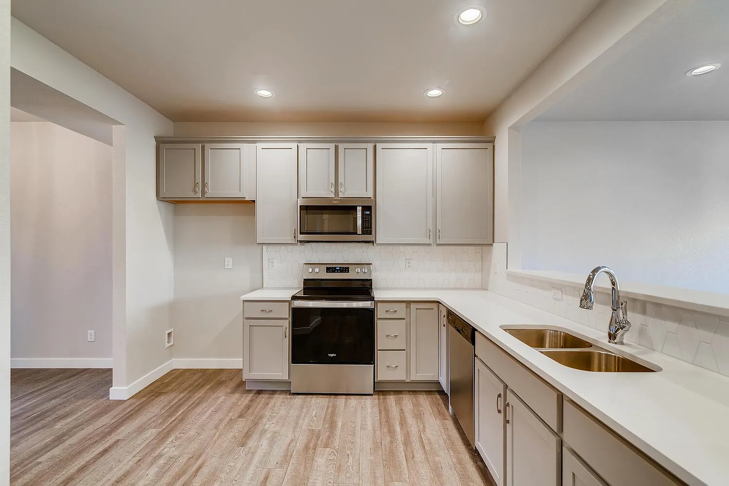 4 bed, 2.5 bath, 2144 sqft, $2,800 — Photo 2