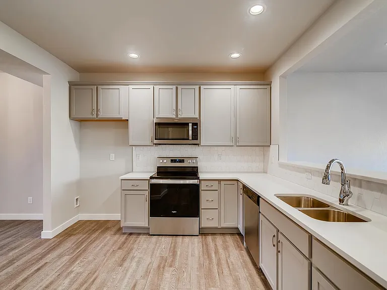 294 E Chestnut St #2 — Photo 3