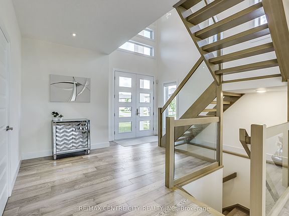 4th image of 1762 Dewar Pl