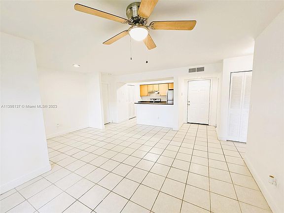 5th image of 1233 SW 46th Ave APT 605