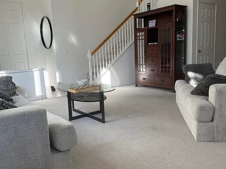 6689 Hollycrest Ct — Photo 3
