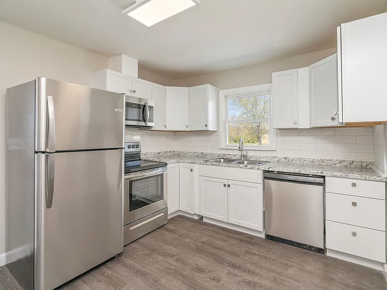 4412 High School Rd #2 — Photo 3