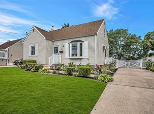 59 Sherbrooke Rd, Lindenhurst, NY 11757