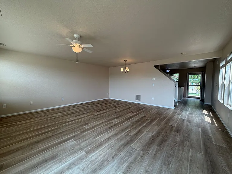 392 Montgomery Dr — Photo 7